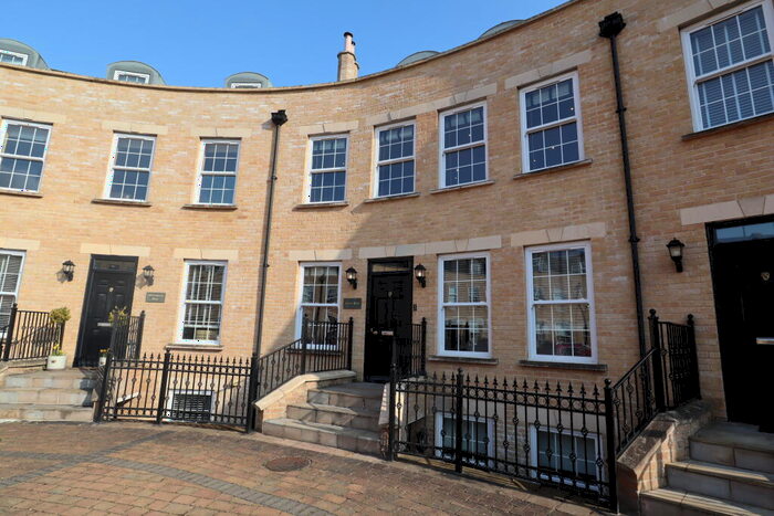 6 Bedroom Town House To Rent In The Colosseum, Uphill Lincoln, Lincoln, LN1