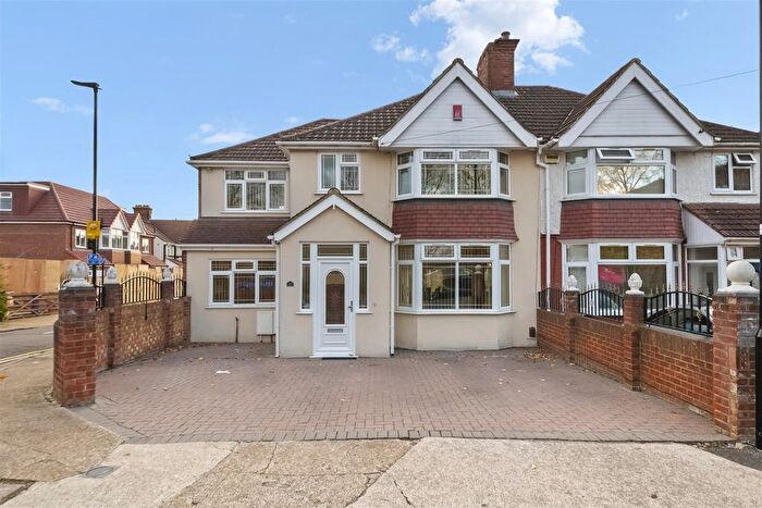 4 Bedroom Semi Detached House For Sale In Westbrook Road, Heston, TW5