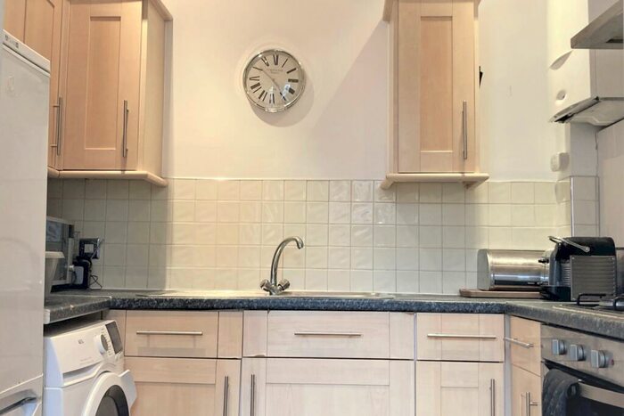 1 Bedroom Apartment To Rent In Melbourne Grove, East Dulwich, London, SE22