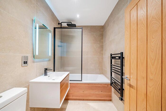 2 Bedroom Flat For Sale In Dagmar Road, Stroud Green, N4