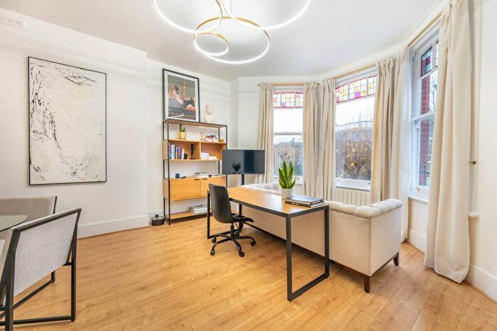 1 Bedroom Flat For Sale In Mowbray Road, Queen's Park, London, NW6