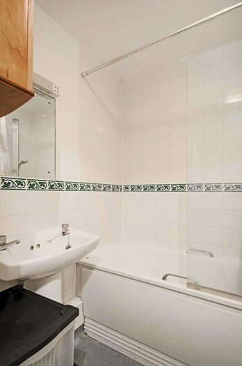 2 Bedroom End Of Terrace House To Rent In Rusbridge Close, Hackney Downs, London, E8