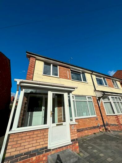 4 Bedroom Semi-Detached House To Rent In Gordon Street, Leamington Spa, CV31