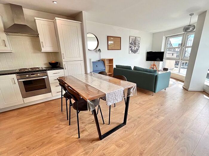 2 Bedroom Flat To Rent In London Road, Kingston Upon Thames, KT2