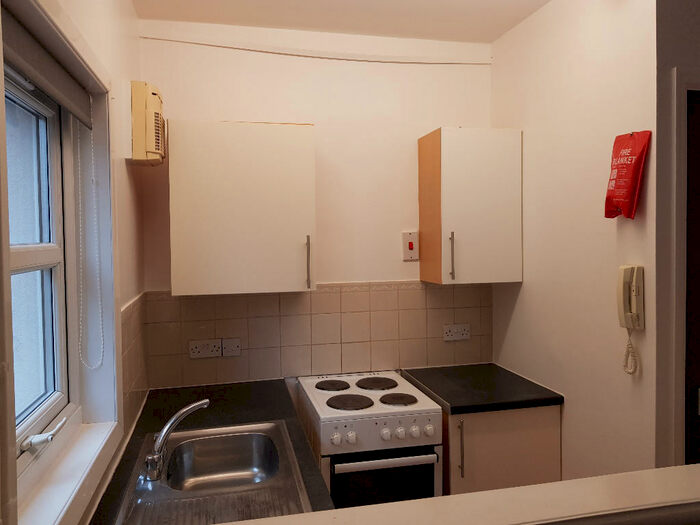1 Bedroom Ground Maisonette To Rent In Cross Road, Leicester, LE2