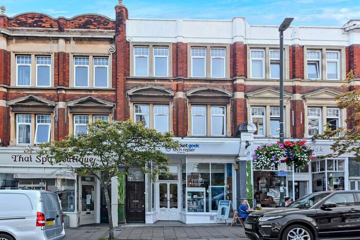 3 Bedroom Flat To Rent In Arthur Road, London, SW19