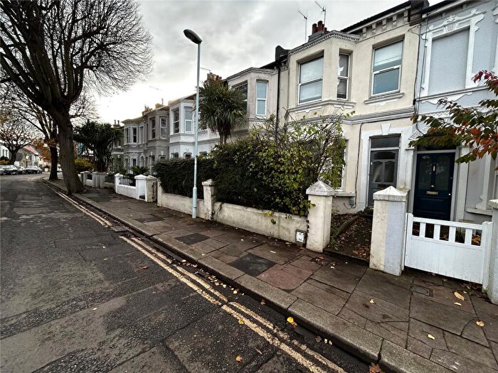2 Bedroom Flat To Rent In Ashdown Road, BN11