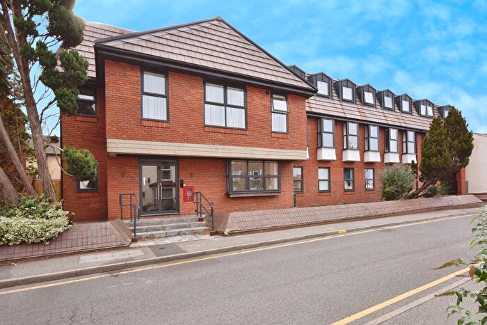3 Bedroom Flat For Sale In Castle Road, Rayleigh, SS6