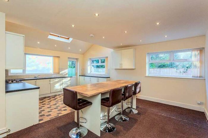 4 Bedroom Semi-Detached House To Rent In Midgeland Road, Blackpool, Lancashire, FY4