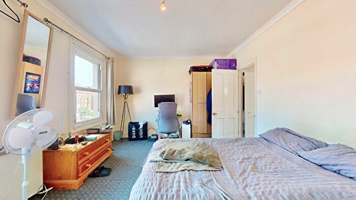 2 Bedroom Flat For Sale In Evelyn Street, Deptford, London, SE8