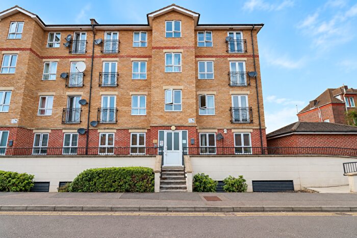 3 Bedroom Flat To Rent In Grove Road, Marlborough Court, Luton, LU1