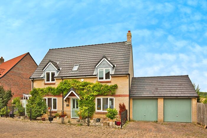 3 Bedroom Detached House For Sale In Oak Drive, Crewkerne, TA18
