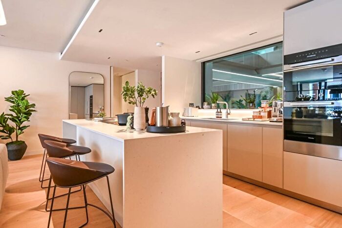2 Bedroom Flat For Sale In Aybrook Street, Marylebone, London, W1U