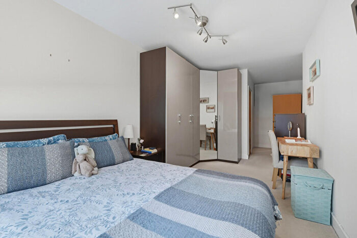 2 Bedroom Flat For Sale In Chronicle Avenue, London, NW9