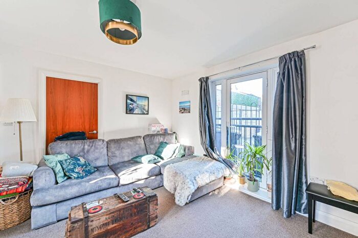 2 Bedroom Flat To Rent In Nettlefold Place, West Norwood, London, SE27