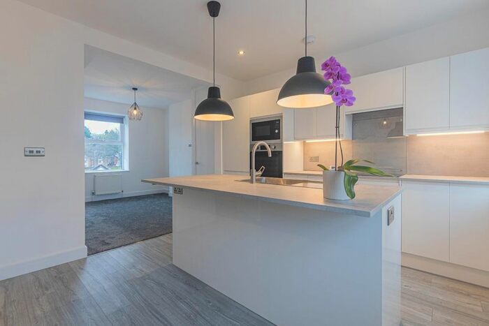 2 Bedroom Flat To Rent In Pill Street, Penarth, CF64