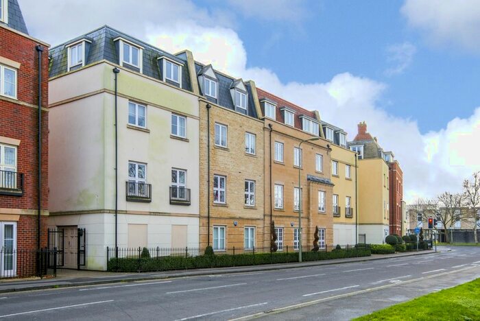 1 Bedroom Flat To Rent In Woodford Way, Witney, OX28