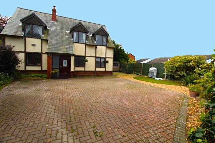 3 Bedroom Detached House For Sale In Bwlchgwyn, LL11