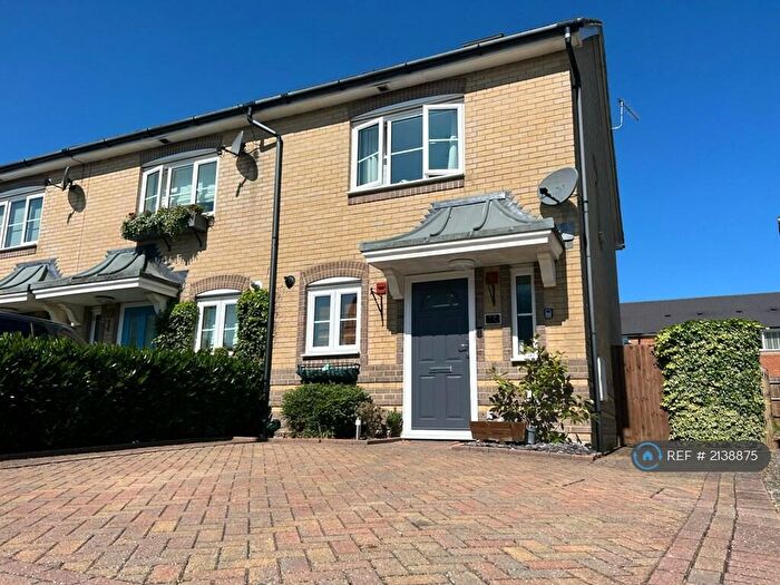 4 Bedroom Semi-Detached House To Rent In Wiltshire Crescent, Basingstoke, RG22