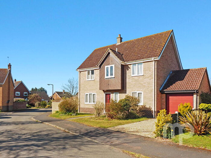 4 Bedroom Detached House For Sale In Rectory Gardens, Hingham, Norfolk, NR9