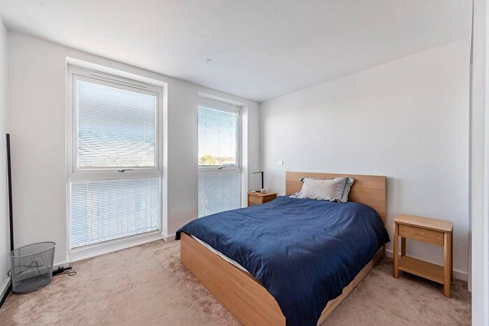 2 Bedroom Flat To Rent In Hitchin Lane, Stanmore, HA7