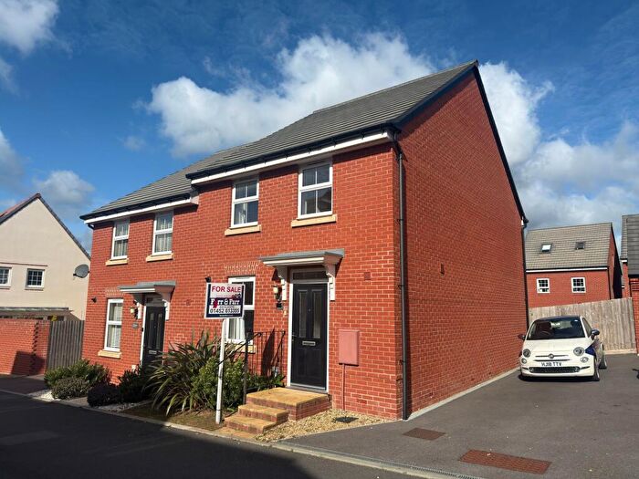3 Bedroom Semi-Detached House For Sale In Nightingale Close, Hardwicke, GL2