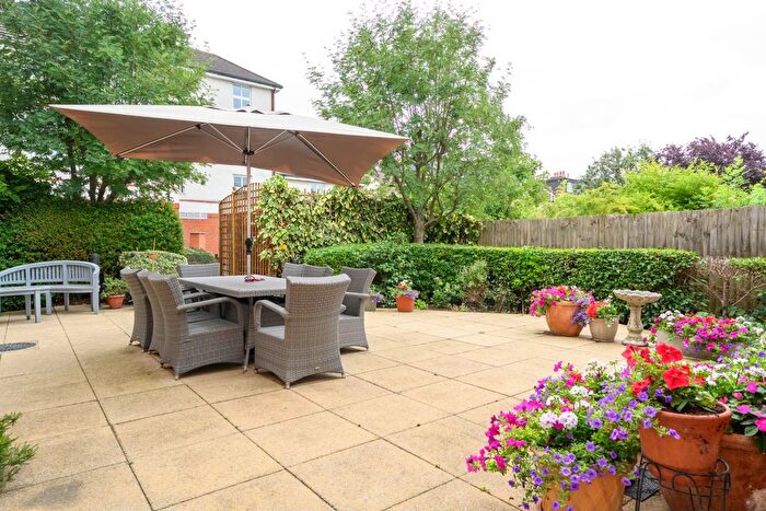 2 Bedroom Flat To Rent In Clifton Park Avenue, London, SW20