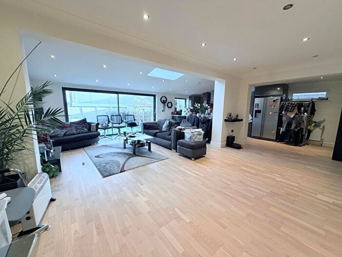 4 Bedroom Semi Detached House To Rent In Pinner Park Gardens, Harrow, HA2