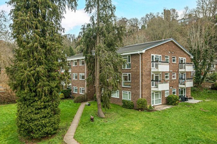 2 Bedroom Flat For Sale In Charterhouse Road, Godalming, Surrey, GU7