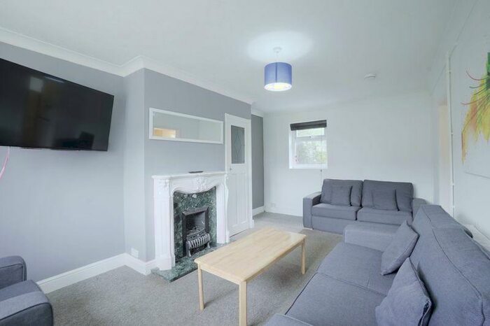 6 Bedroom Semi-Detached House To Rent In Southall Avenue, Brighton, BN2