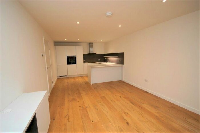 2 Bedroom Flat To Rent In Hughes Close, Edinburgh, EH7