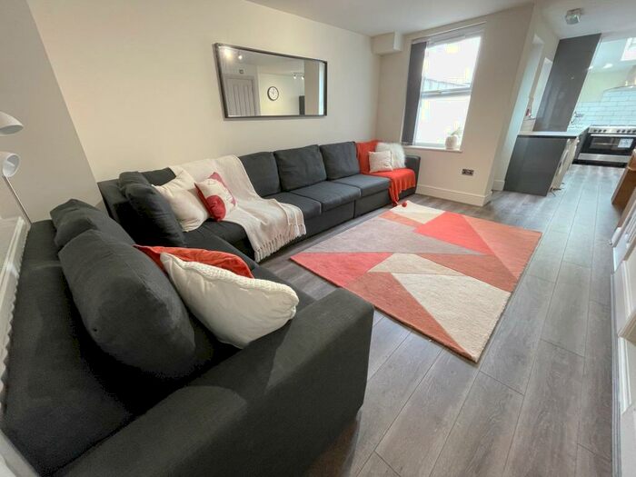 6 Bedroom Terraced House To Rent In Stamford Street, L7