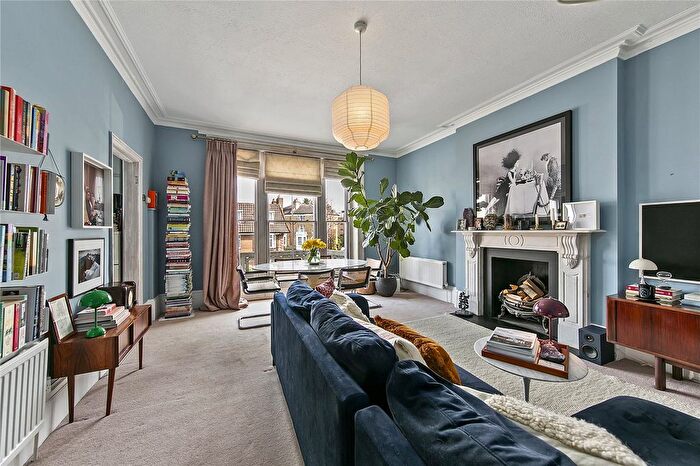 1 Bedroom Flat For Sale In The Barons, St Margarets, TW1