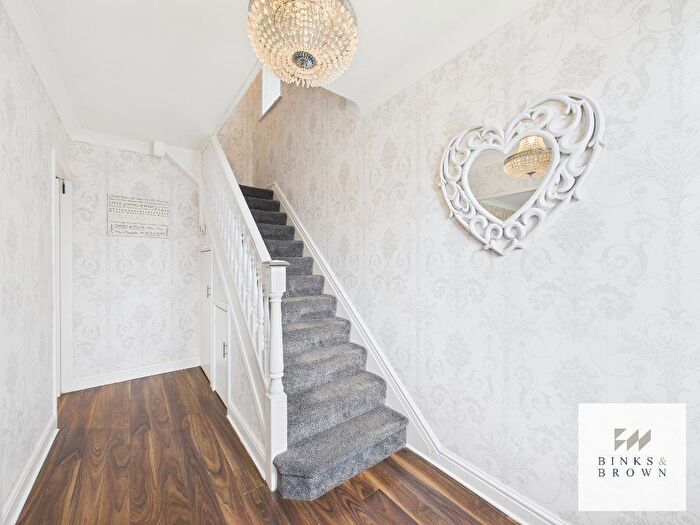 3 Bedroom Semi-Detached House For Sale In Woodbrooke Way, Corringham, Essex, SS17