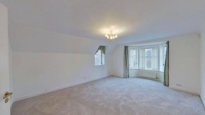 3 Bedroom Flat To Rent In Easter Steil, Edinburgh, EH10