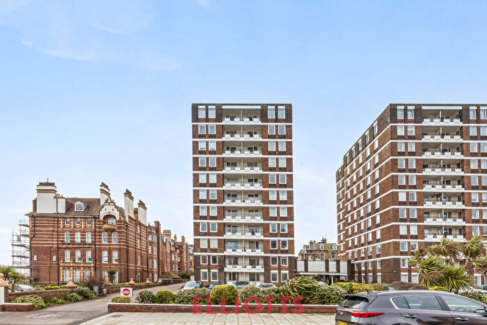 3 Bedroom Apartment For Sale In Grand Avenue, Hove, BN3