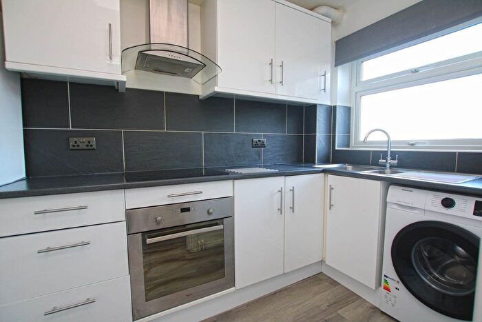 1 Bedroom Flat For Sale In Hogarth Court, Steeplands, Bushey, WD23