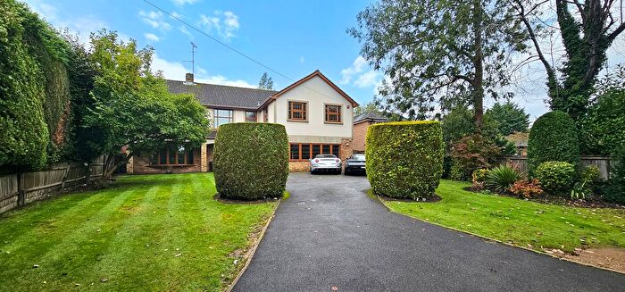 5 Bedroom Detached House For Sale In Chorleywood Road, Rickmansworth, WD3