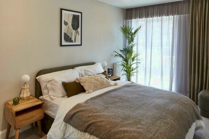 3 Bedroom Flat To Rent In The Lark, Nine Elms, SW11