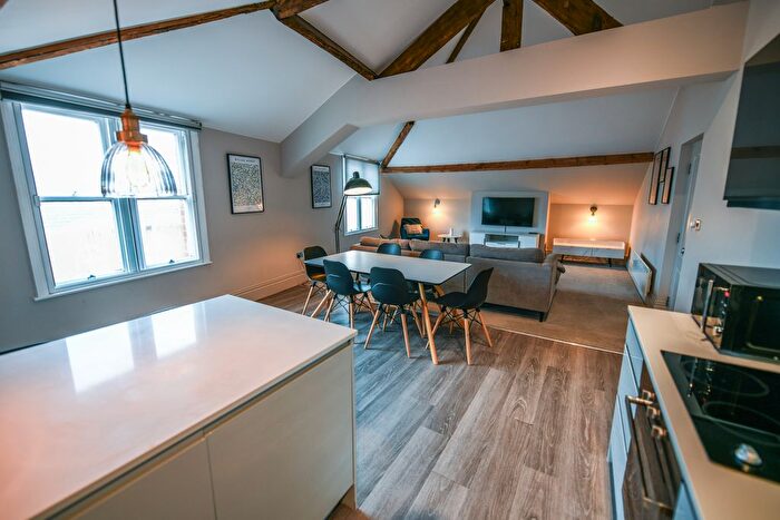 2 Bedroom Flat To Rent In Kingsway, Altrincham, WA14