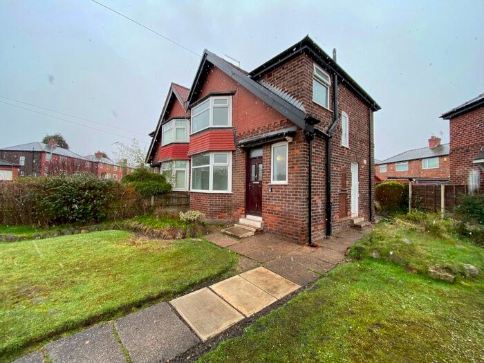 3 Bedroom Semi-Detached House To Rent In Runnymeade, Salford, M6