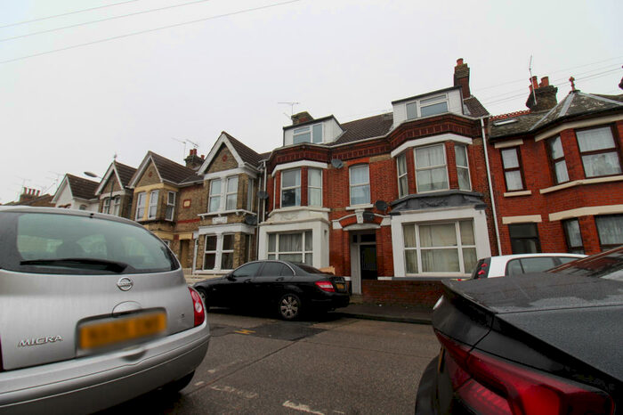 Studio To Rent In Balmoral Road, Gillingham, Kent, ME7