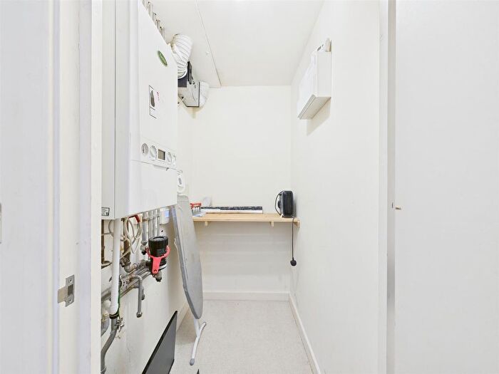 2 Bedroom Flat For Sale In Ducaine Apartments, Merchant Street, Bow, E3