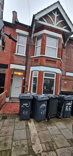 2 Bedroom Flat To Rent In Reginald Street, Luton, LU2