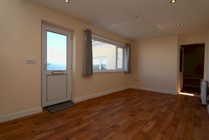 1 Bedroom Flat To Rent In Trenance Road, Newquay TR7
