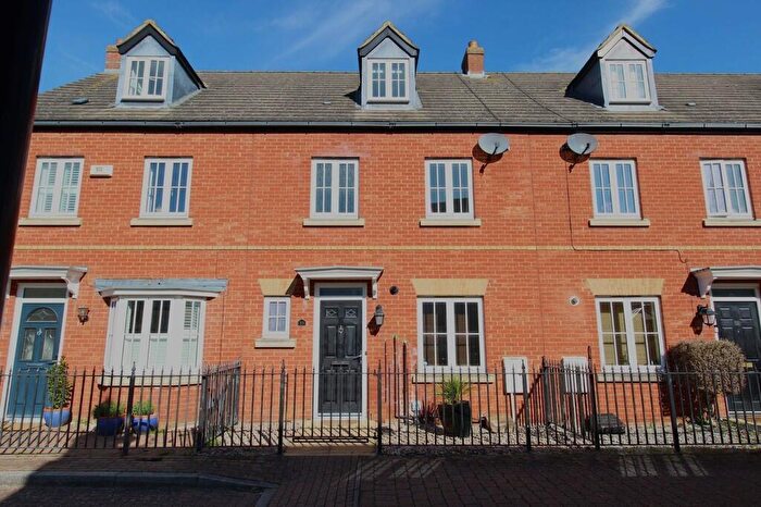 4 Bedroom Town House For Sale In Banks Drive, Sandy, SG19