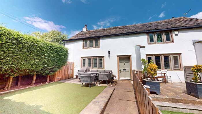 2 Bedroom Cottage For Sale In Wakefield Road, Lightcliffe, Halifax, HX3