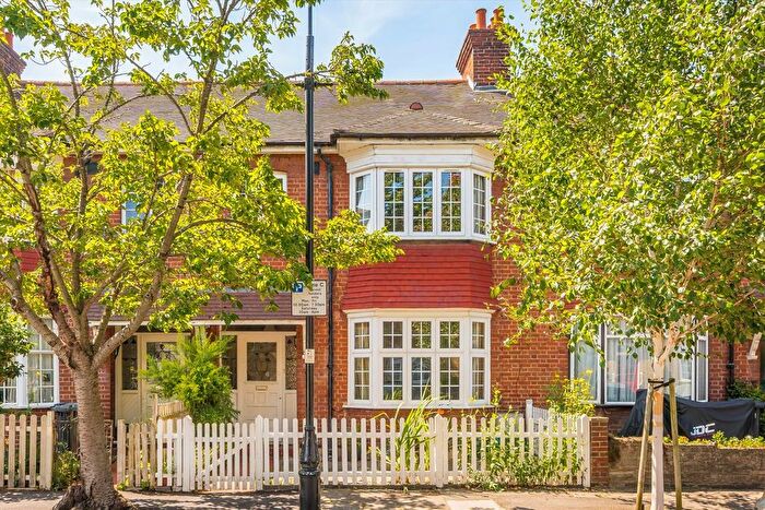 3 Bedroom Property For Sale In Church Gardens, Ealing, W5