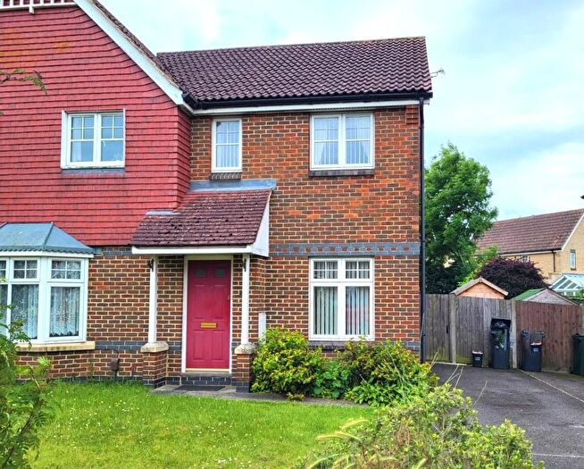 2 Bedroom Semi Detached House To Rent In Clarke Crescent, Kennington, TN24
