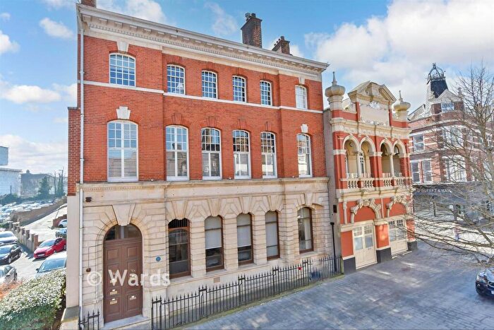 1 Bedroom Flat For Sale In High Street, Chatham, Kent, ME4